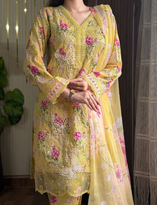 🌼 Butterfly Bloom Chickenkari Lawn – Unstitched 3 Piece