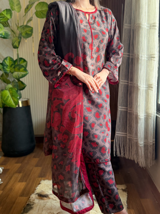 DIGITAL PRINTED SWISS LAWN 3pcs (RED CHEETAH)